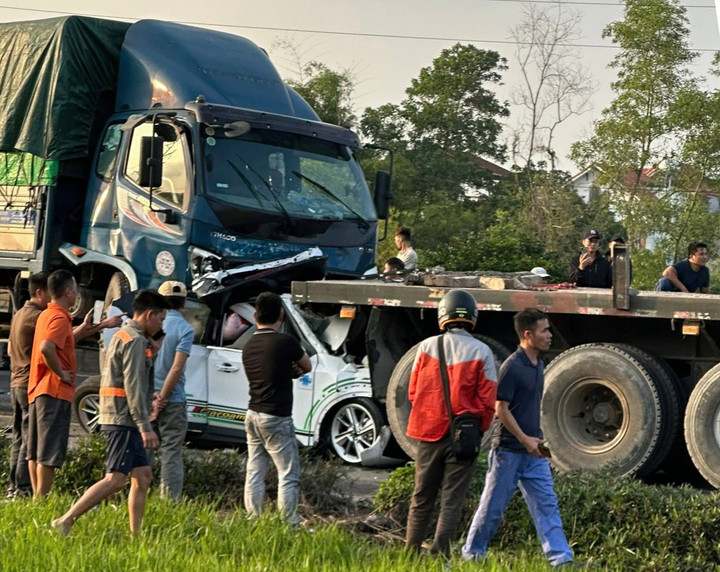 Tai nạn giao th&ocirc;ng li&ecirc;n ho&agrave;n 7 &ocirc; t&ocirc; tr&ecirc;n Quốc lộ 5: 3 Người thương vong - Ảnh 2.