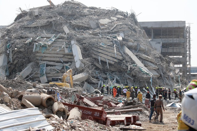 Ch&ugrave;m ảnh: Ch&uacute;ng ta đ&atilde; sống một năm 2025 như thế n&agrave;o?- Ảnh 6.