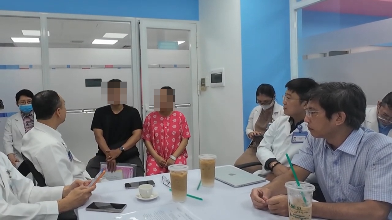 Cuộc sống hiện tại của em bé Singapore được thông tim từ trong bào thai: Những chuyện đẫm nước mắt lần đầu BS Việt lên tiếng- Ảnh 4.