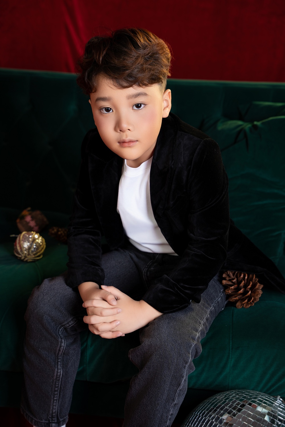 Mẫu nh&iacute; Tuấn Khải nổi bật trong bộ h&igrave;nh đ&oacute;n Gi&aacute;ng Sinh- Ảnh 3.