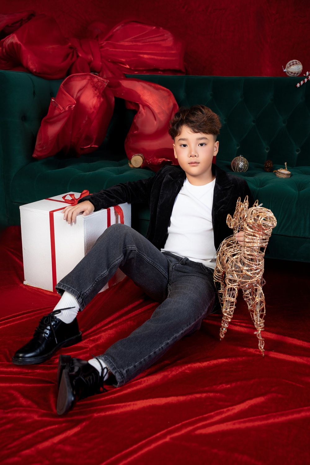 Mẫu nh&iacute; Tuấn Khải nổi bật trong bộ h&igrave;nh đ&oacute;n Gi&aacute;ng Sinh- Ảnh 5.