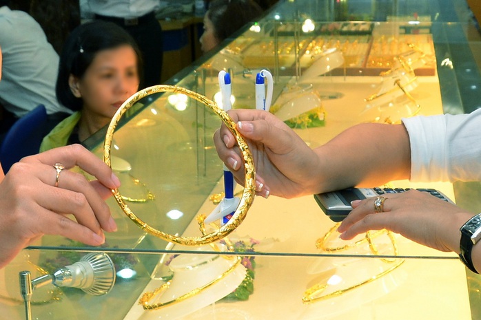 Vàng giả độn vonfram tái xuất: Cách nhận diện và phòng tránh hiệu quả - Ảnh 1. Vàng giả độn vonfram tái xuất: Cách nhận diện và phòng tránh hiệu quả - Ảnh 1.