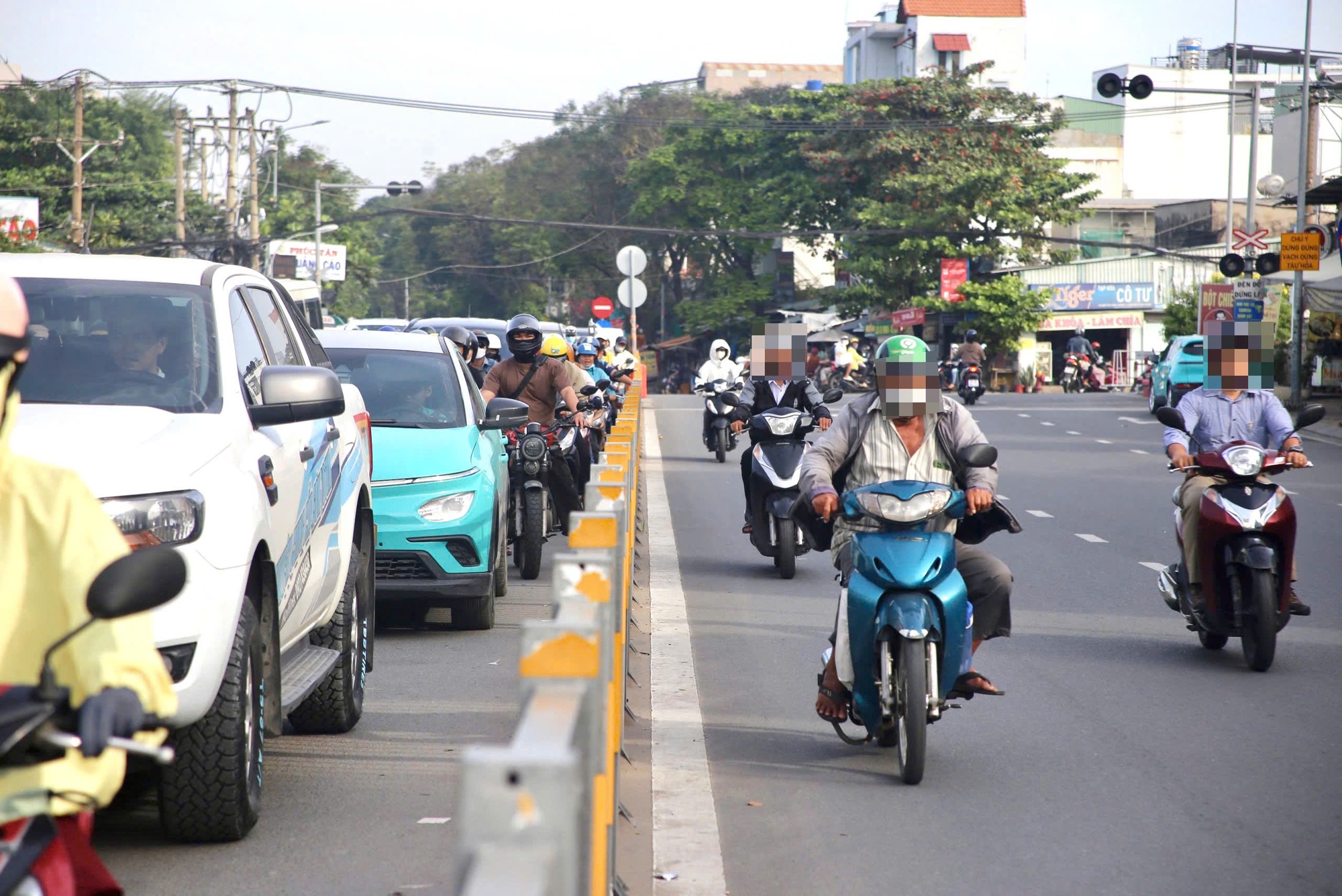TPHCM: Chủ nhận 40 xe m&aacute;y đi ngược chiều ở đường Đặng Th&ugrave;y Tr&acirc;m - Ảnh 2.