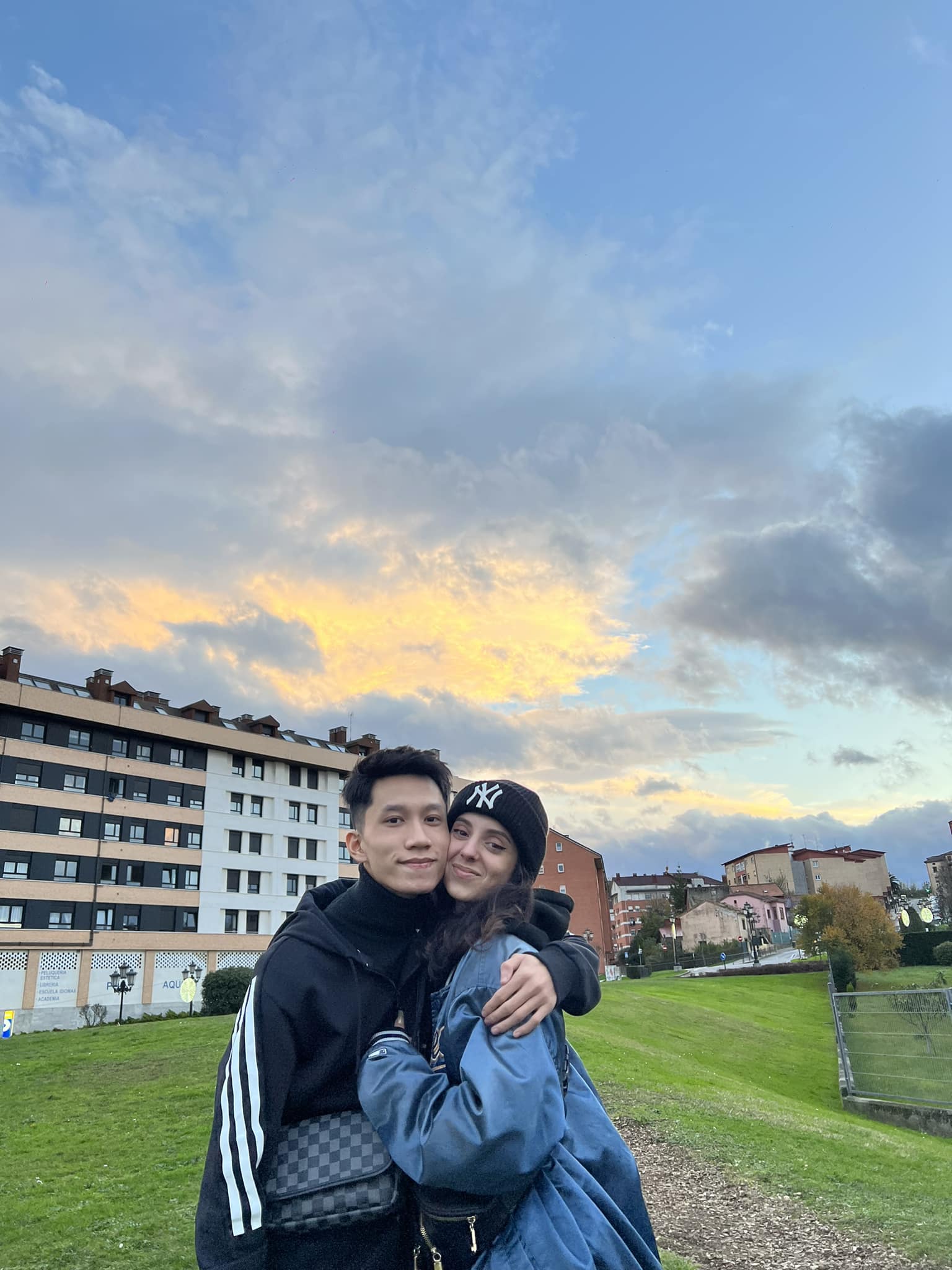 C&ocirc; gi&aacute;o T&acirc;y Ban Nha lấy chồng Hải Ph&ograve;ng, bất ngờ với h&agrave;ng x&oacute;m ở qu&ecirc; chồng - Ảnh 1.