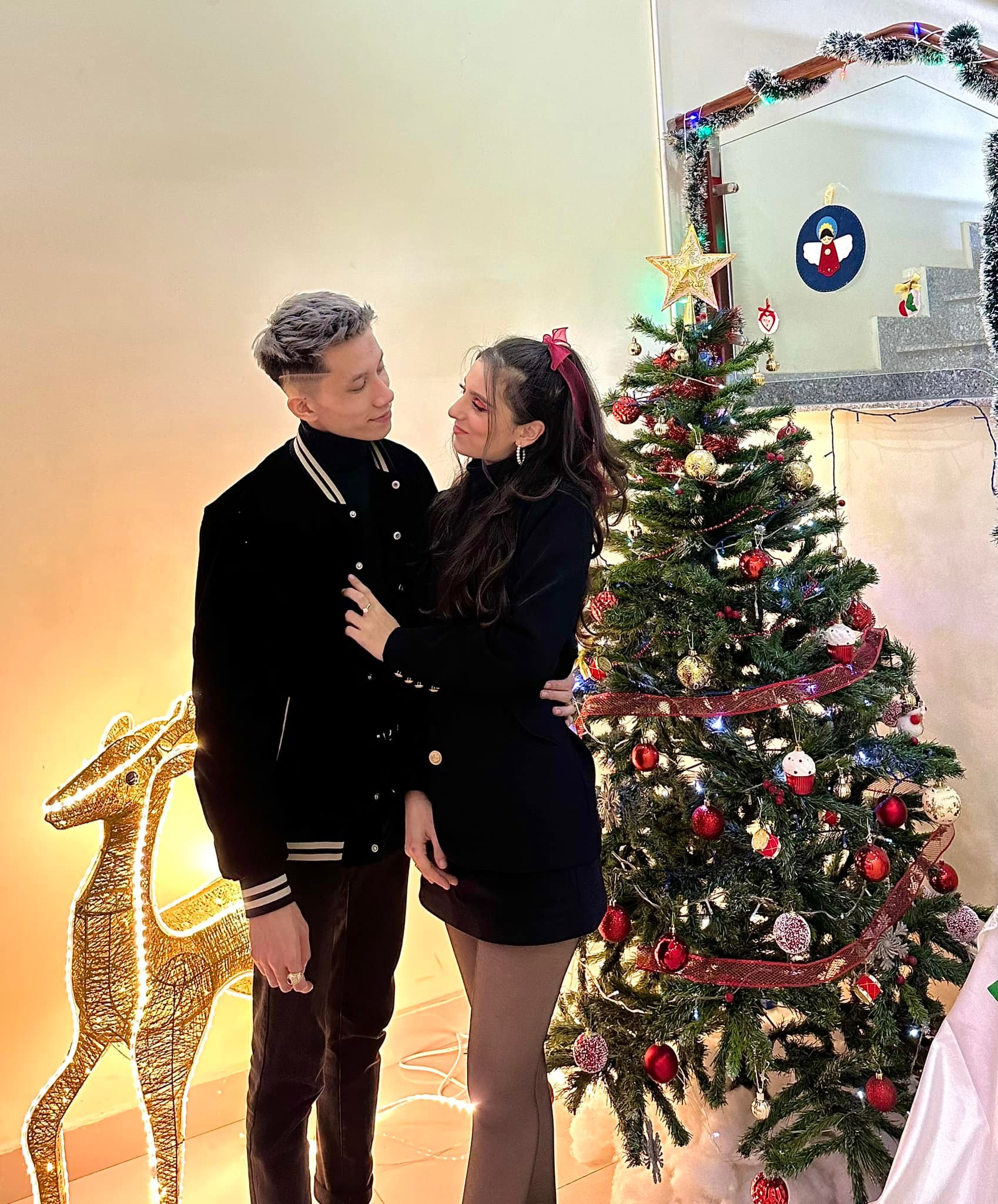 C&ocirc; gi&aacute;o T&acirc;y Ban Nha lấy chồng Hải Ph&ograve;ng, bất ngờ với h&agrave;ng x&oacute;m ở qu&ecirc; chồng - Ảnh 5.