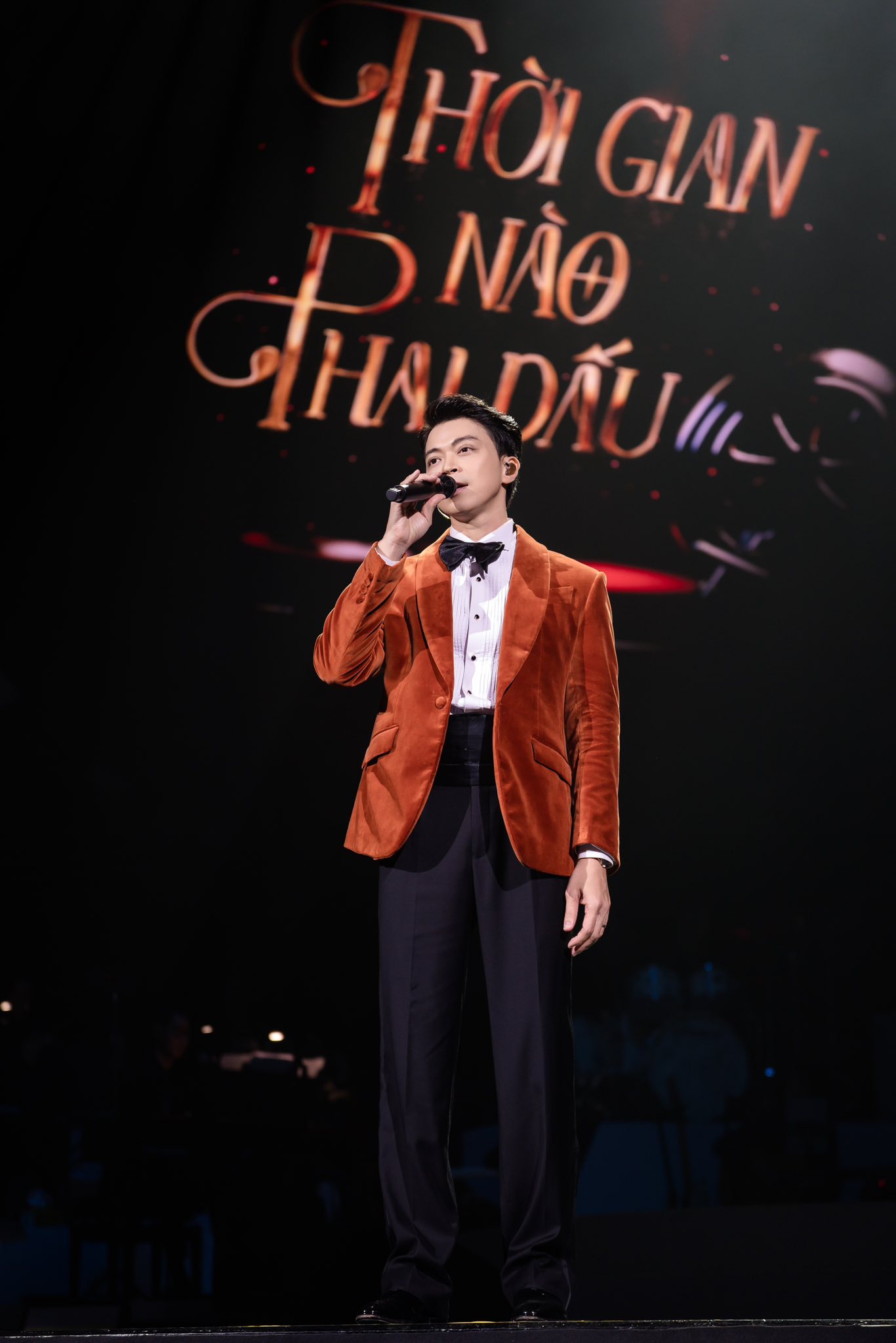 Ngại hộ nam ca sĩ b&aacute;n v&eacute; đắt ngang ngửa Mỹ T&acirc;m: L&agrave;m g&igrave; kh&oacute; coi vậy trời?- Ảnh 4.