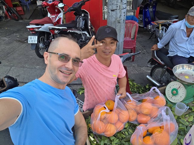 Kh&aacute;ch T&acirc;y nằng nặc mua hết xe chở cam c&oacute; biển 37, đ&ograve;i b&aacute;n lại gi&aacute; gấp đ&ocirc;i v&igrave; l&yacute; do kh&ocirc;ng ai ngờ tới- Ảnh 1.