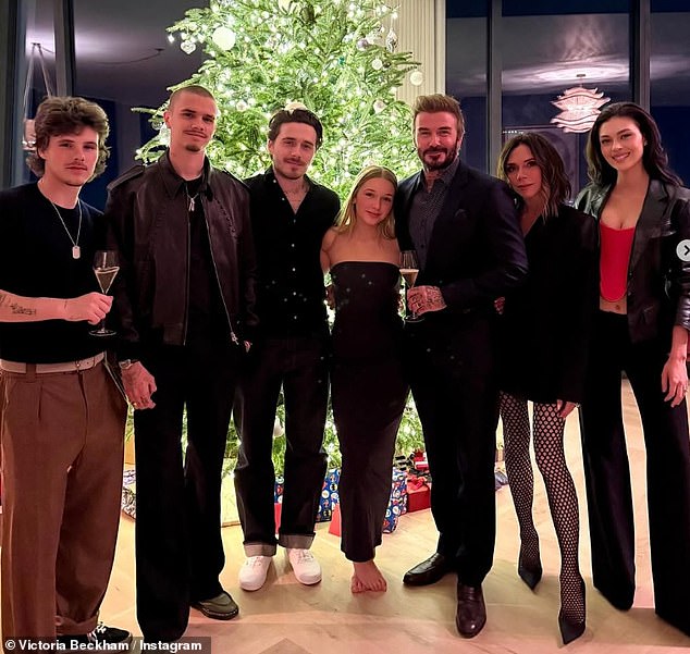 Động th&aacute;i g&acirc;y ch&uacute; &yacute; của Victoria Beckham khi bị con cả bất hiếu "block" thẳng tay, cắt đứt sợi d&acirc;y li&ecirc;n lạc cuối c&ugrave;ng - Ảnh 4.