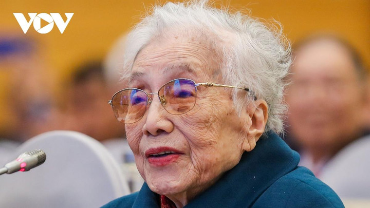 B&agrave; Nguyễn Thị b&igrave;nh đại biểu cao tuổi nhất tại Đại hội thi đua y&ecirc;u nước lần thứ XI - Ảnh 1.