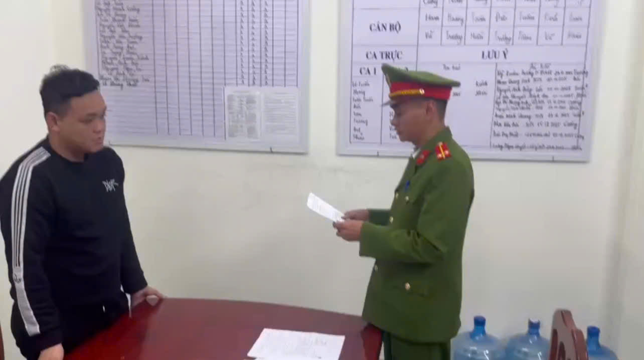 Thanh ni&ecirc;n 2k mua ứng dụng ng&acirc;n h&agrave;ng giả c&oacute; giao diện v&agrave; t&iacute;nh năng giống hệt như thật để đi lừa đảo  - Ảnh 1.