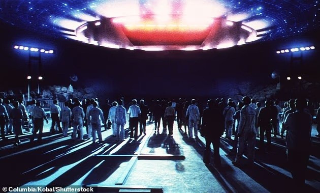 Chỉ tr&iacute;ch &ocirc;ng Obama, &ocirc;ng Donald Trump chỉ đạo c&ocirc;ng bố hồ sơ về người ngo&agrave;i h&agrave;nh tinh - Ảnh 2.