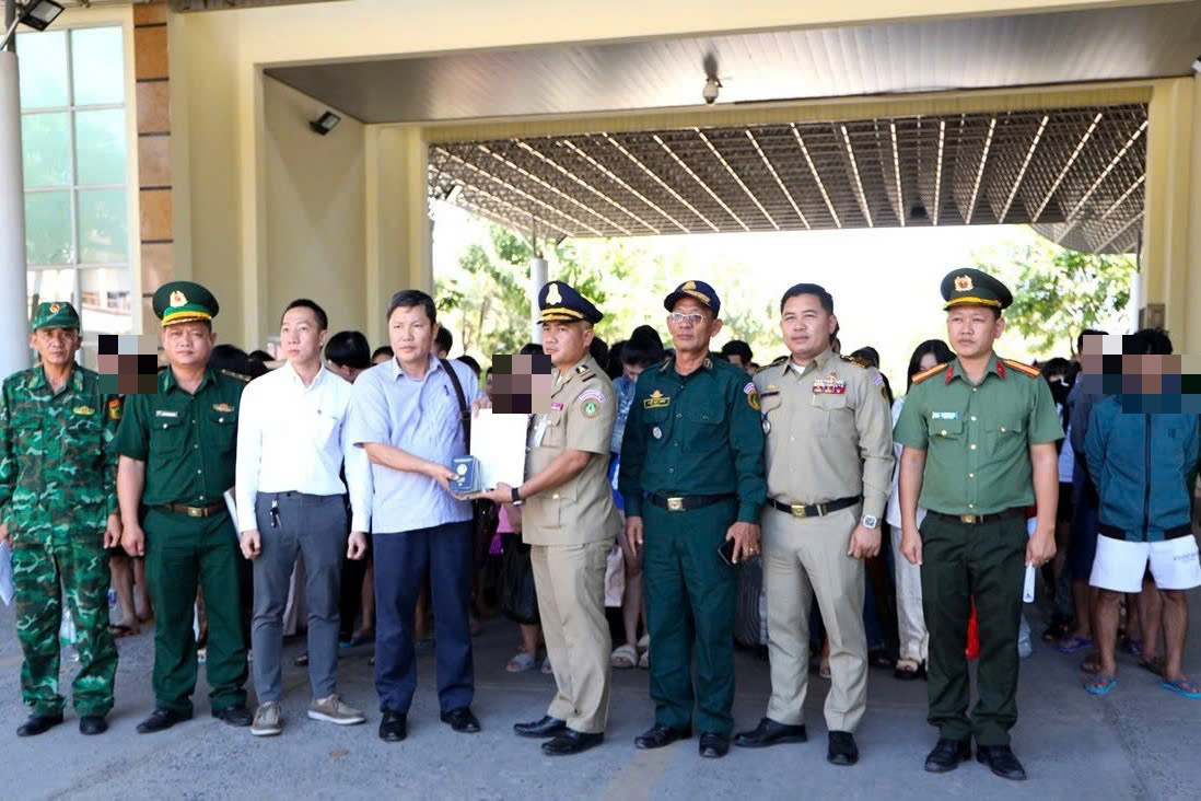 H&eacute; lộ cuộc sống của c&ocirc;ng d&acirc;n trở về từ Campuchia sau khi bị mất t&iacute;ch - Ảnh 1.