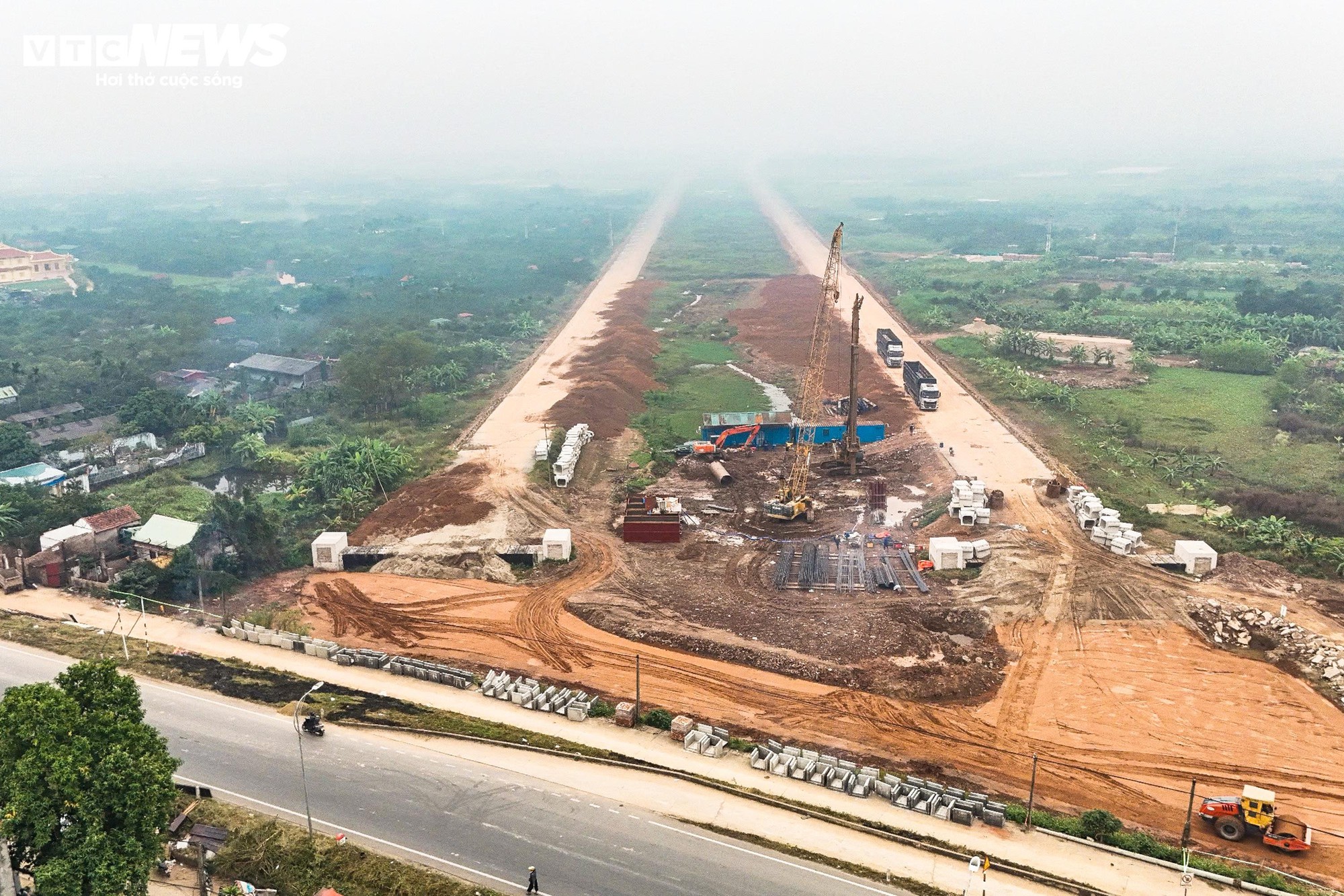 Cận cảnh công trường thi công cầu Hồng Hà gần 10 . 000 Tỷ đồng Tại sông Hồng - Ảnh 6.