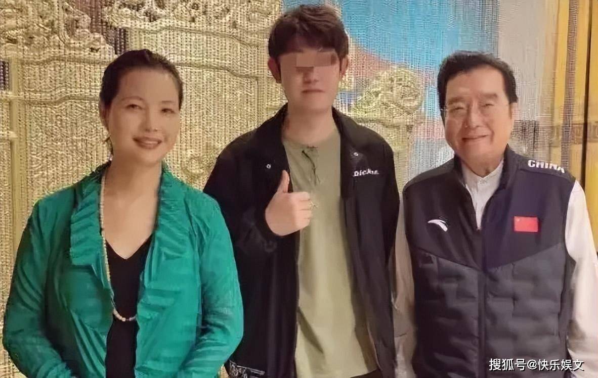 Chua ch&aacute;t cảnh nghệ sĩ U90 vẫn vất vả ngược xu&ocirc;i, ngồi xe lăn đi h&aacute;t để chu cấp cho &ldquo;nghịch tử&rdquo; ở t&ugrave;- Ảnh 7.