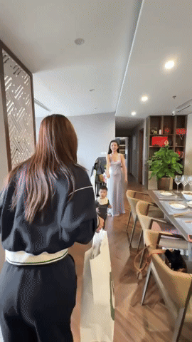 Chiếc váy "phản chủ" khiến vợ Quang Hải lộ khuyết điểm vóc dáng, nghi vấn mang bầu lần 2 càng lan rộng - Ảnh 1.