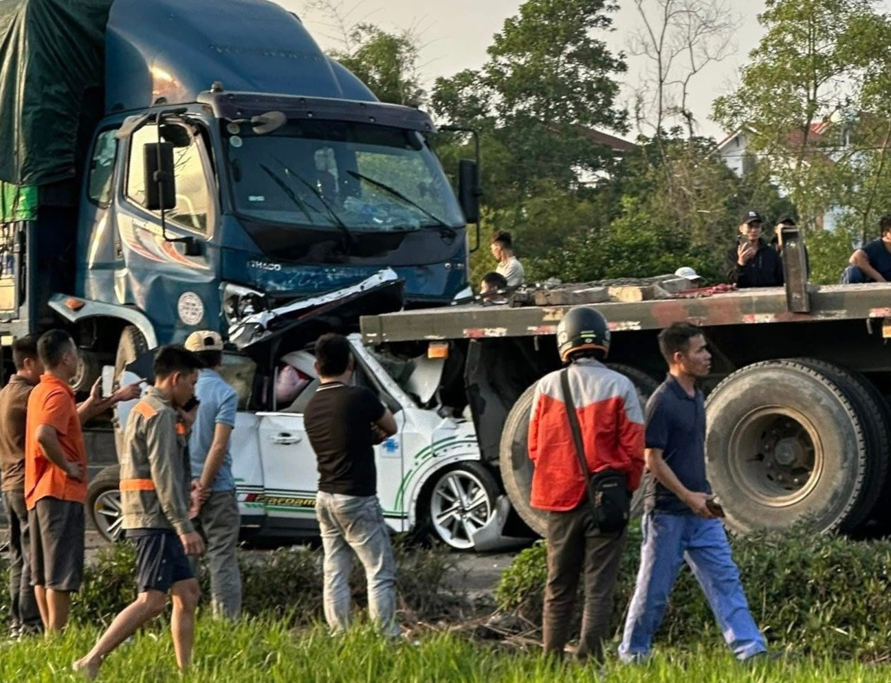 Tạm giữ khẩn cấp t&agrave;i xế g&acirc;y tai nạn li&ecirc;n ho&agrave;n tại Hải Ph&ograve;ng khiến 3 người thương vong - Ảnh 1.
