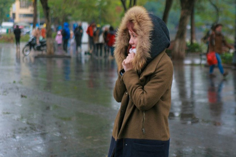 Thời tiết miền Bắc mưa r&eacute;t đ&uacute;ng ng&agrave;y gi&aacute;ng sinh , kh&ocirc;ng kh&iacute; lạnh tr&agrave;n về - Ảnh 1.