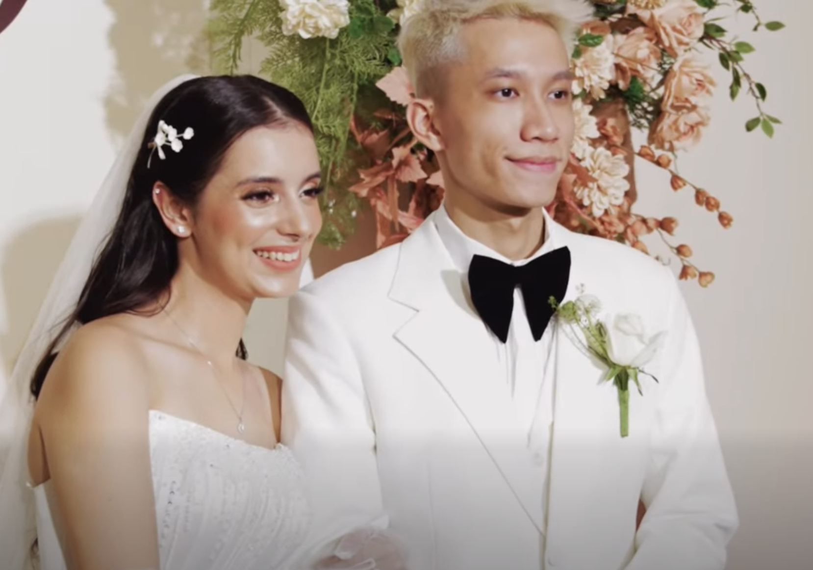 C&ocirc; gi&aacute;o T&acirc;y Ban Nha lấy chồng Hải Ph&ograve;ng, bất ngờ với h&agrave;ng x&oacute;m ở qu&ecirc; chồng - Ảnh 4.