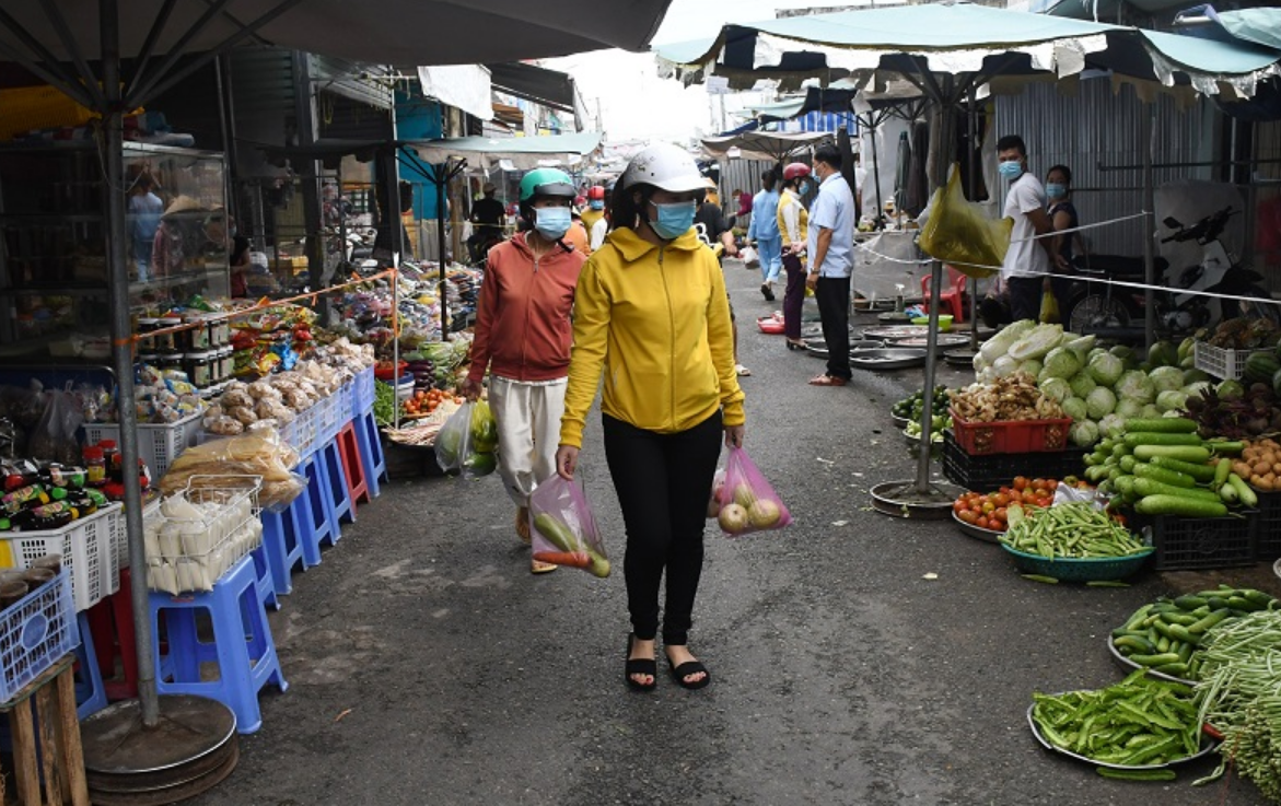 Chồng đưa 6 triệu mỗi th&aacute;ng vẫn tr&aacute;ch vợ ti&ecirc;u hoang, so s&aacute;nh &ldquo;vợ nh&agrave; người ta để d&agrave;nh được cả c&acirc;y v&agrave;ng&rdquo; khiến mạng x&atilde; hội dậy s&oacute;ng- Ảnh 3.