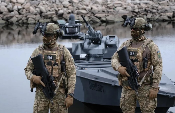 Ukraine mở mặt trận mới, li&ecirc;n tục săn đuổi hạm đội của Nga - Ảnh 1.