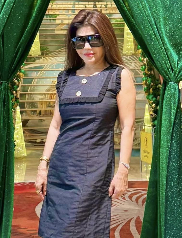 Nữ ca sĩ U70 tập gym 4 tiếng 1 ng&agrave;y, body gợi cảm: H&ocirc;n nh&acirc;n vi&ecirc;n m&atilde;n d&ugrave; kh&ocirc;ng đ&aacute;m cưới, kh&ocirc;ng con c&aacute;i - Ảnh 2.