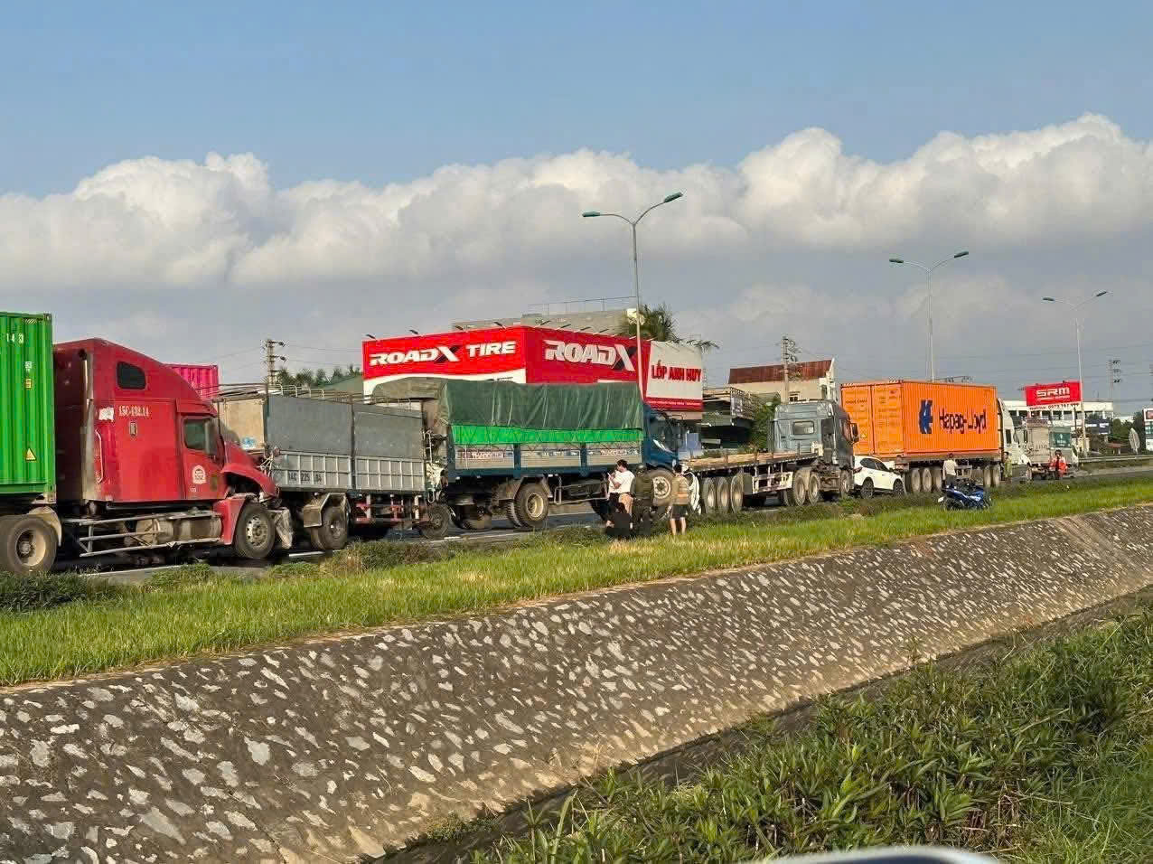 Tạm giữ khẩn cấp t&agrave;i xế g&acirc;y tai nạn li&ecirc;n ho&agrave;n tại Hải Ph&ograve;ng khiến 3 người thương vong - Ảnh 2.