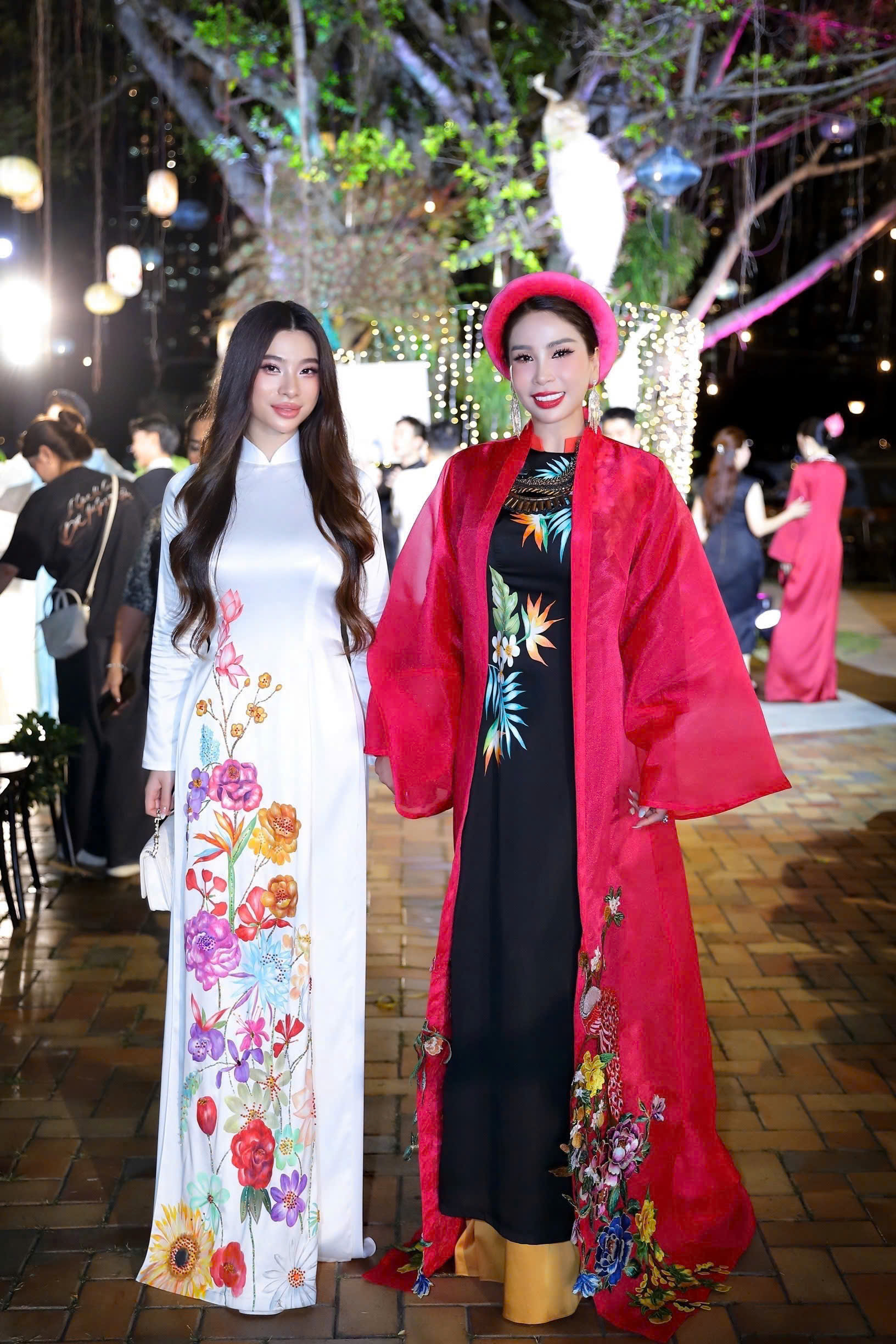 L&yacute; Hương tỏa s&aacute;ng tr&ecirc;n s&agrave;n diễn &aacute;o d&agrave;i, mẹ ruột v&agrave; con g&aacute;i theo s&aacute;t cổ vũ - Ảnh 8.