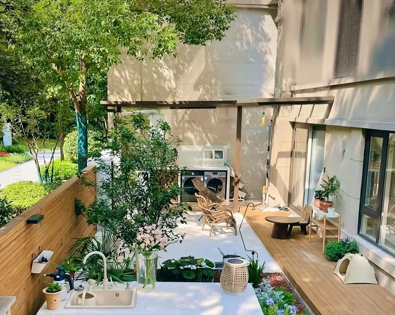 Sau 5 năm sống ở tầng 24, mẹ t&ocirc;i chuyển xuống tầng một v&agrave; &ldquo;sống lại&rdquo;: Sự thay đổi khiến cả họ h&agrave;ng bất ngờ- Ảnh 2.