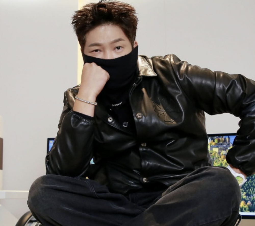 Dấu chấm hết của 1 ng&ocirc;i sao: Chịu cấm s&oacute;ng 15 năm, bị kiện 215 tỷ ti&ecirc;u t&ugrave;ng sự nghiệp- Ảnh 2.