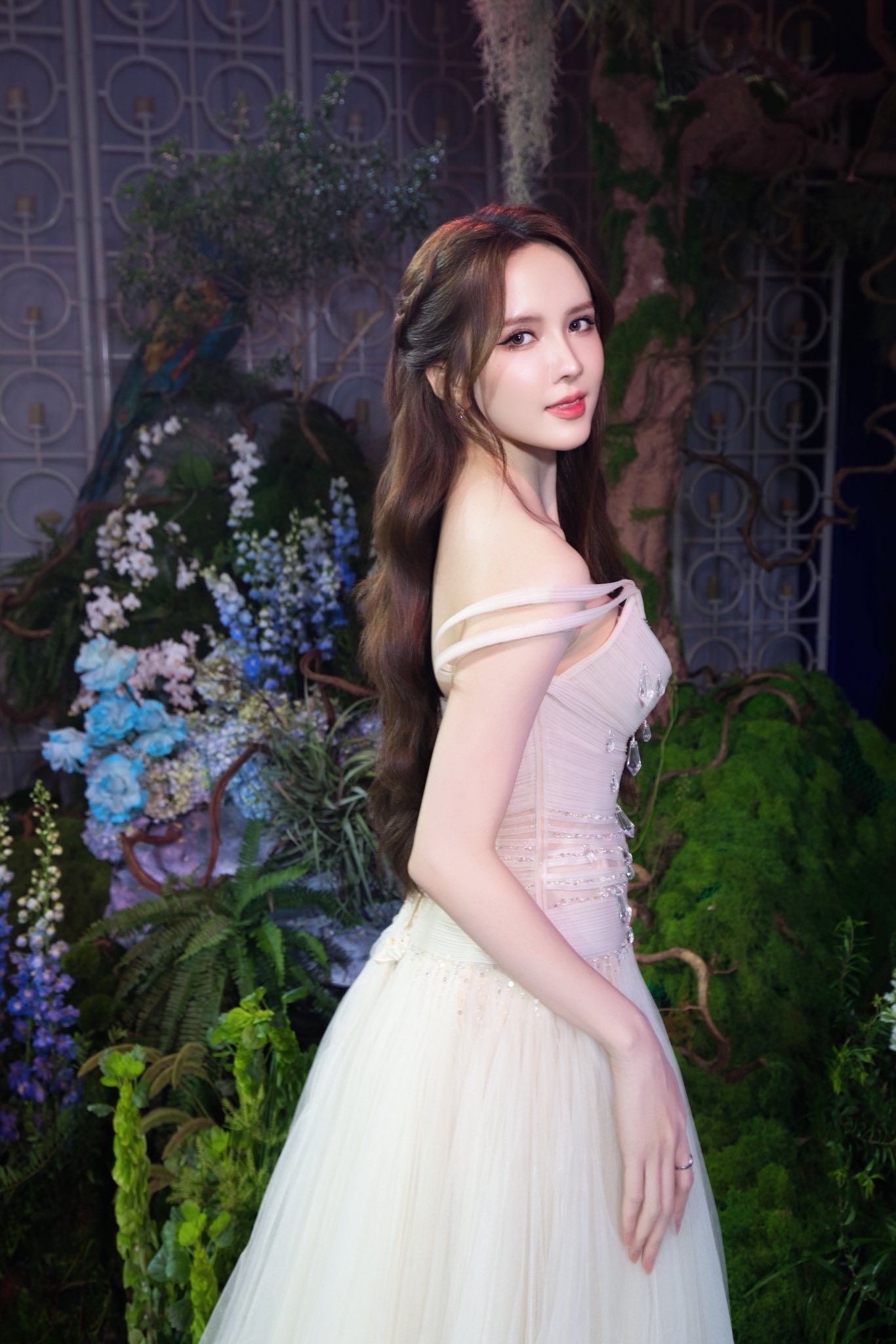 Diện mạo khác lạ của Thiều Bảo Trâm- Ảnh 7.