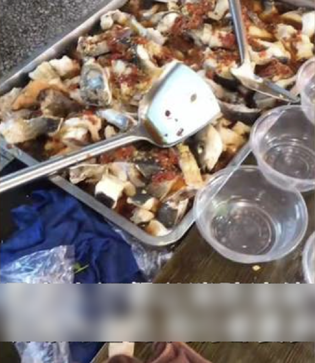 Kh&aacute;ch đặt 120 suất ăn, qu&aacute;n đ&oacute;ng g&oacute;i xong hết th&igrave; bị "bom h&agrave;ng": &Ocirc;ng chủ vẫn b&igrave;nh tĩnh l&agrave;m 1 điều - Ảnh 2.