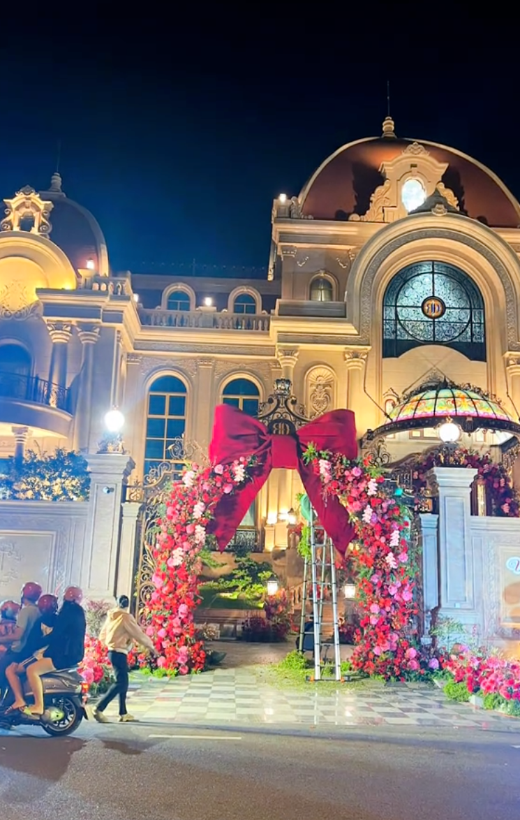 Đ&aacute;m cưới của &aacute;i nữ tập đo&agrave;n lớn ở B&igrave;nh Thuận đang "g&acirc;y b&atilde;o" MXH: Nh&agrave; g&aacute;i cỡ n&agrave;y th&igrave; nh&agrave; trai "khủng" cỡ n&agrave;o!- Ảnh 12.