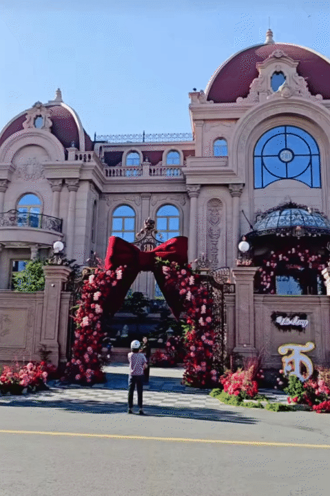 Đ&aacute;m cưới của &aacute;i nữ tập đo&agrave;n lớn ở B&igrave;nh Thuận đang "g&acirc;y b&atilde;o" MXH: Nh&agrave; g&aacute;i cỡ n&agrave;y th&igrave; nh&agrave; trai "khủng" cỡ n&agrave;o!- Ảnh 4.