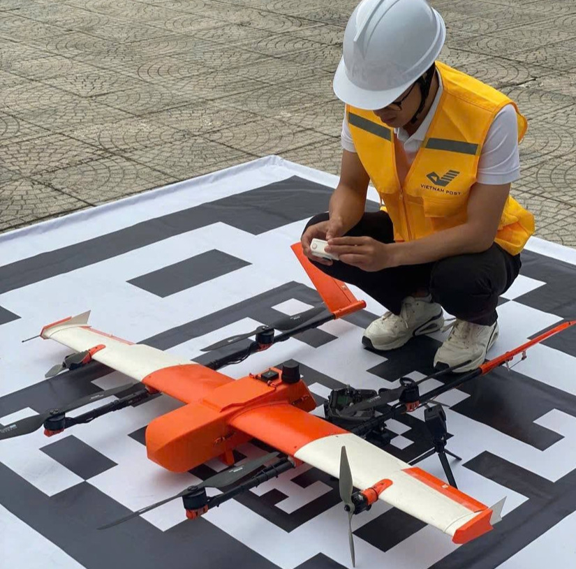 Lần Đầu Ở Việt Nam: Máy Bay Không Người Lái Vận Chuyển Thuốc, Mẫu Xét Nghiệm - Ảnh 1.