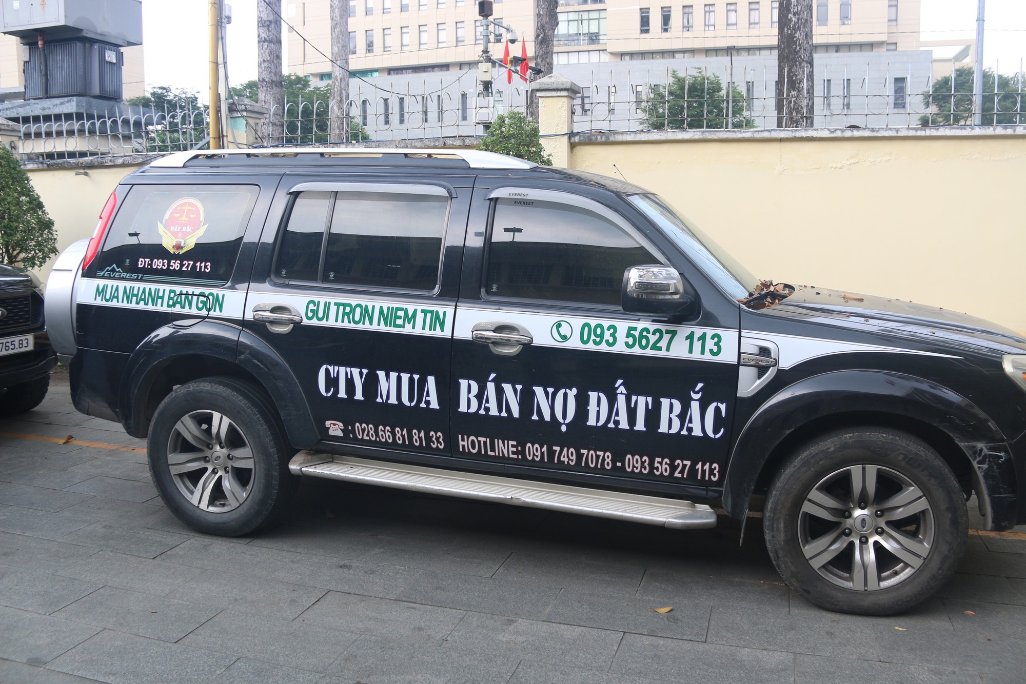 Đ&ograve;i nợ thu&ecirc;: Khi bạo lực n&uacute;p b&oacute;ng "dịch vụ" - Ảnh 6.