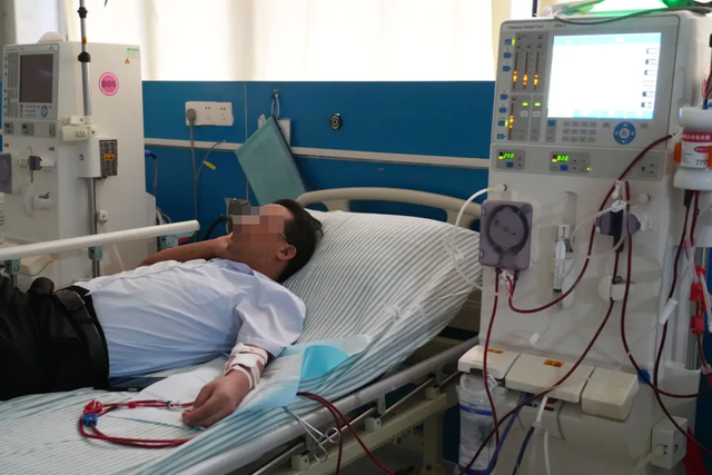 Nam c&ocirc;ng nh&acirc;n 45 tuổi suy thận: S&aacute;ng đạp m&aacute;y may, đ&ecirc;m nằm lọc m&aacute;u, đồng nghiệp cũng l&agrave; đồng bệnh...- Ảnh 3.