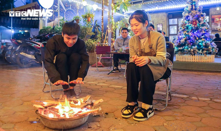 Kh&ocirc;ng kh&iacute; lạnh H&agrave; Nội chuyển r&eacute;t cuối năm 2025 với nhiệt độ thấp nhất 13 &deg; C - Ảnh 1.