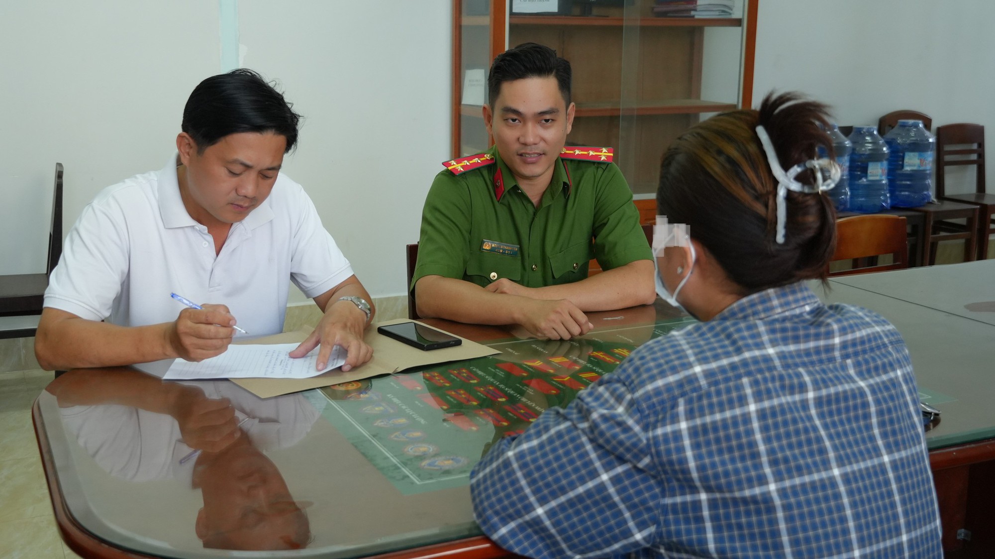 Triệu tập chủ t&agrave;i khoản Facebook đăng th&ocirc;ng tin g&acirc;y hoang mang tại Đồng Th&aacute;p - Ảnh 1.