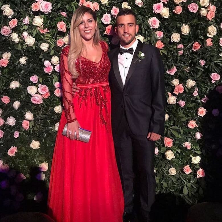 Em g&aacute;i Messi gặp tai nạn nghi&ecirc;m trọng, phải ho&atilde;n đ&aacute;m cưới gấp, danh thủ t&uacute;c trực b&ecirc;n cạnh- Ảnh 2.