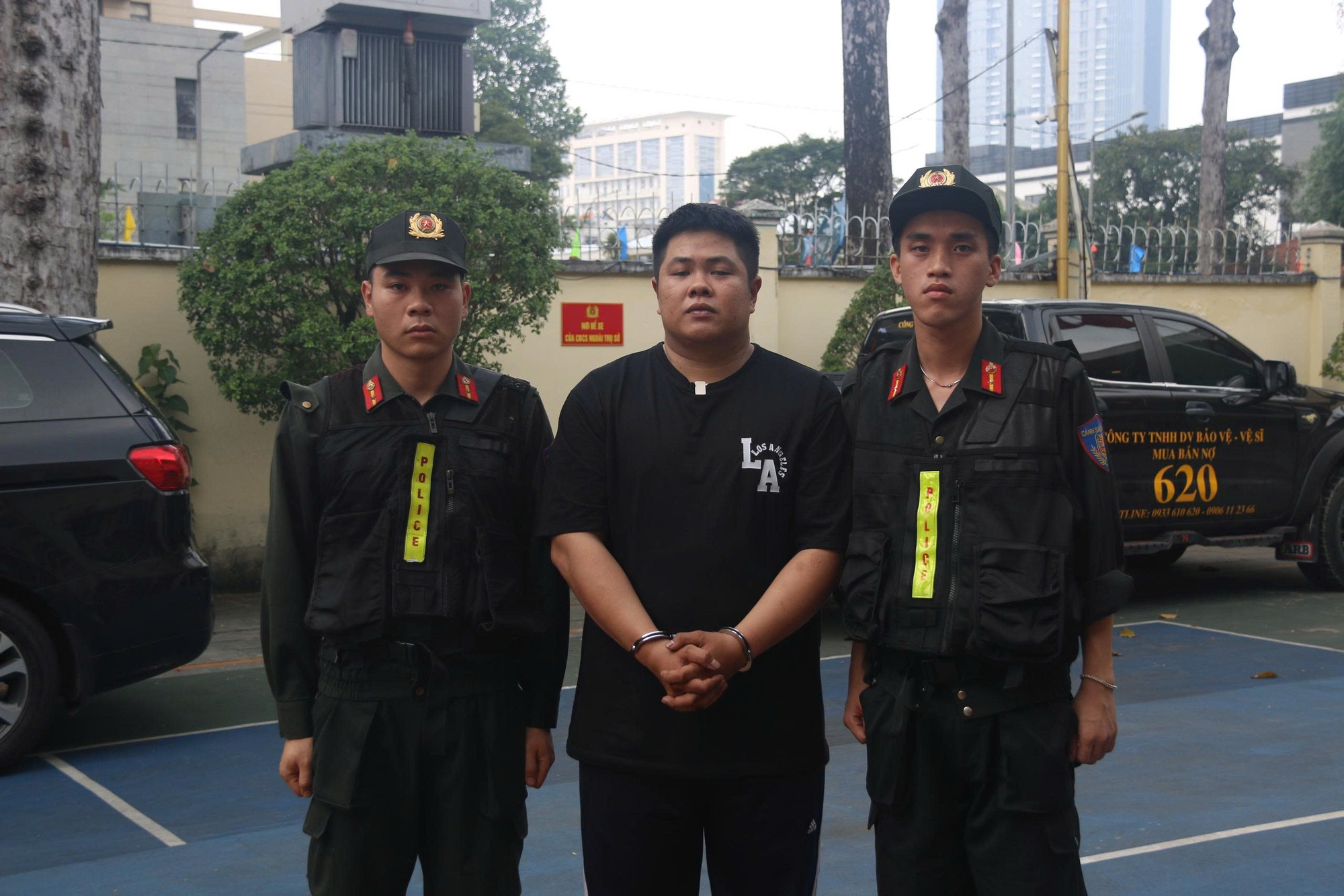 Đ&ograve;i nợ thu&ecirc;: Khi bạo lực n&uacute;p b&oacute;ng "dịch vụ" - Ảnh 3.