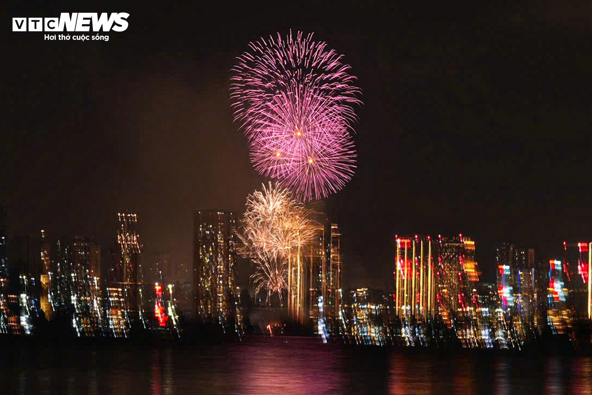 Đề xuất ho&aacute;n đổi ng&agrave;y l&agrave;m việc cho Tết Dương lịch 2026 nghỉ 4 ng&agrave;y li&ecirc;n tục - Ảnh 1.