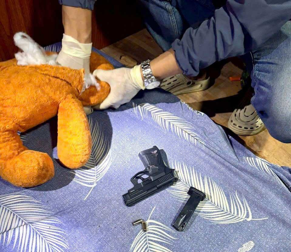 C&ocirc;ng an Đắk Lắk d&ugrave;ng m&aacute;y x&uacute;c t&igrave;m ma t&uacute;y ch&ocirc;n dưới l&ograve;ng đất - Ảnh 3.