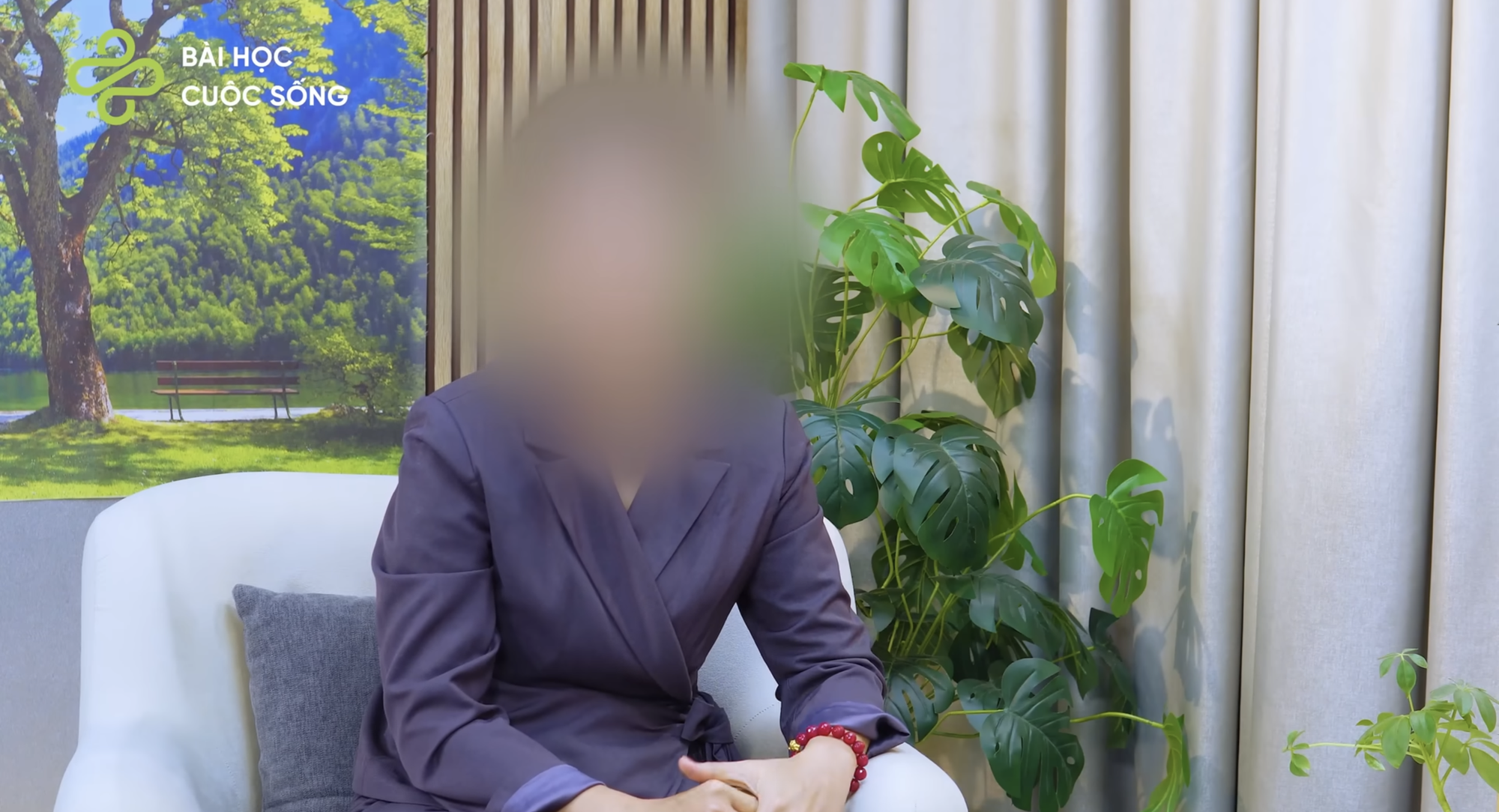 4 người lạ đến viếng đ&aacute;m tang bố chồng rồi bỗng "ở l&igrave;" suốt ba ng&agrave;y: Điếng người v&igrave; lời th&uacute; nhận của chồng - Ảnh 1.