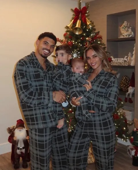 Ch&ugrave;m ảnh c&aacute;c ng&ocirc;i sao b&oacute;ng đ&aacute; đ&oacute;n Gi&aacute;ng sinh 2025 - Ảnh 10.