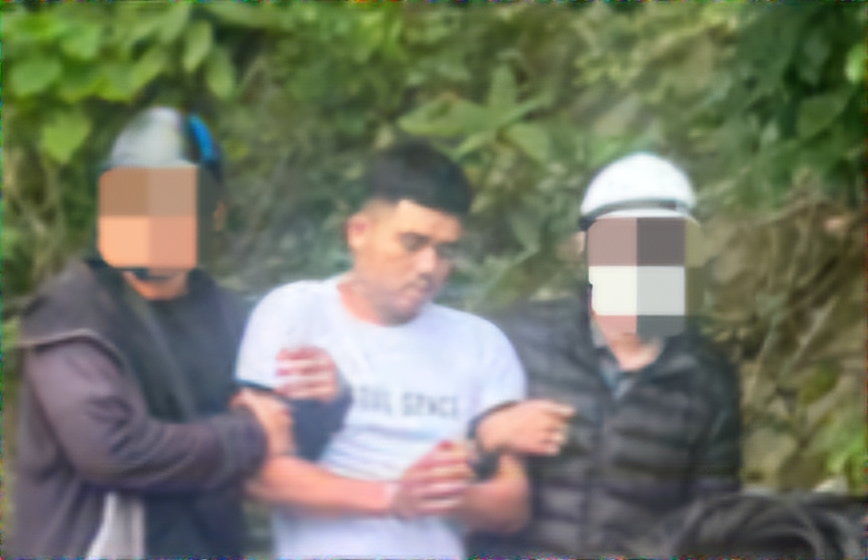 Đối tượng h&agrave;nh hung phụ nữ Đ&agrave; Nẵng bị bắt khi lẩn trốn tr&ecirc;n n&uacute;i Sơn Tr&agrave; - Ảnh 1.