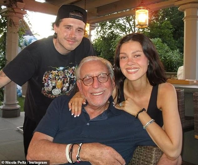 Gi&aacute;ng sinh vẫn kh&ocirc;ng ngừng drama: Cậu cả nh&agrave; Beckham ngầm ch&acirc;m biếm khi bị em trai vạch trần chuyện chặn cả nh&agrave; tr&ecirc;n MXH- Ảnh 3.