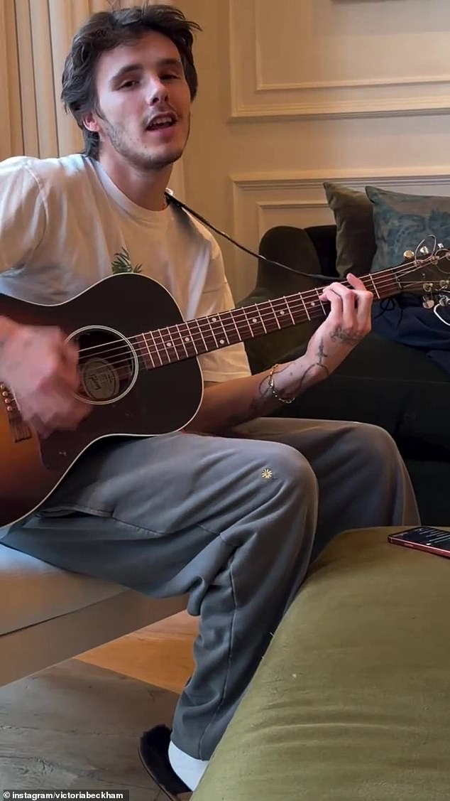 Gi&aacute;ng sinh vẫn kh&ocirc;ng ngừng drama: Cậu cả nh&agrave; Beckham ngầm ch&acirc;m biếm khi bị em trai vạch trần chuyện chặn cả nh&agrave; tr&ecirc;n MXH- Ảnh 9.