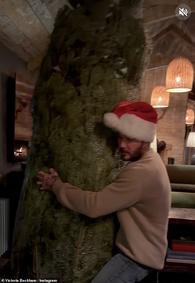 Gi&aacute;ng sinh vẫn kh&ocirc;ng ngừng drama: Cậu cả nh&agrave; Beckham ngầm ch&acirc;m biếm khi bị em trai vạch trần chuyện chặn cả nh&agrave; tr&ecirc;n MXH- Ảnh 6.