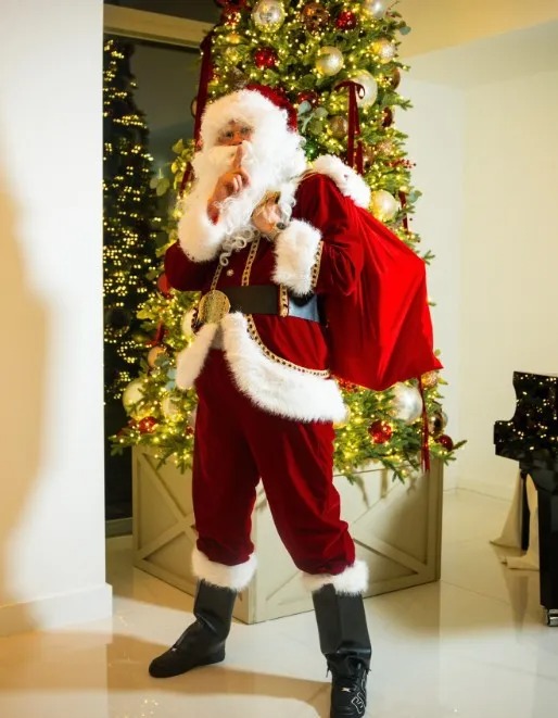 Ch&ugrave;m ảnh c&aacute;c ng&ocirc;i sao b&oacute;ng đ&aacute; đ&oacute;n Gi&aacute;ng sinh 2025 - Ảnh 2.