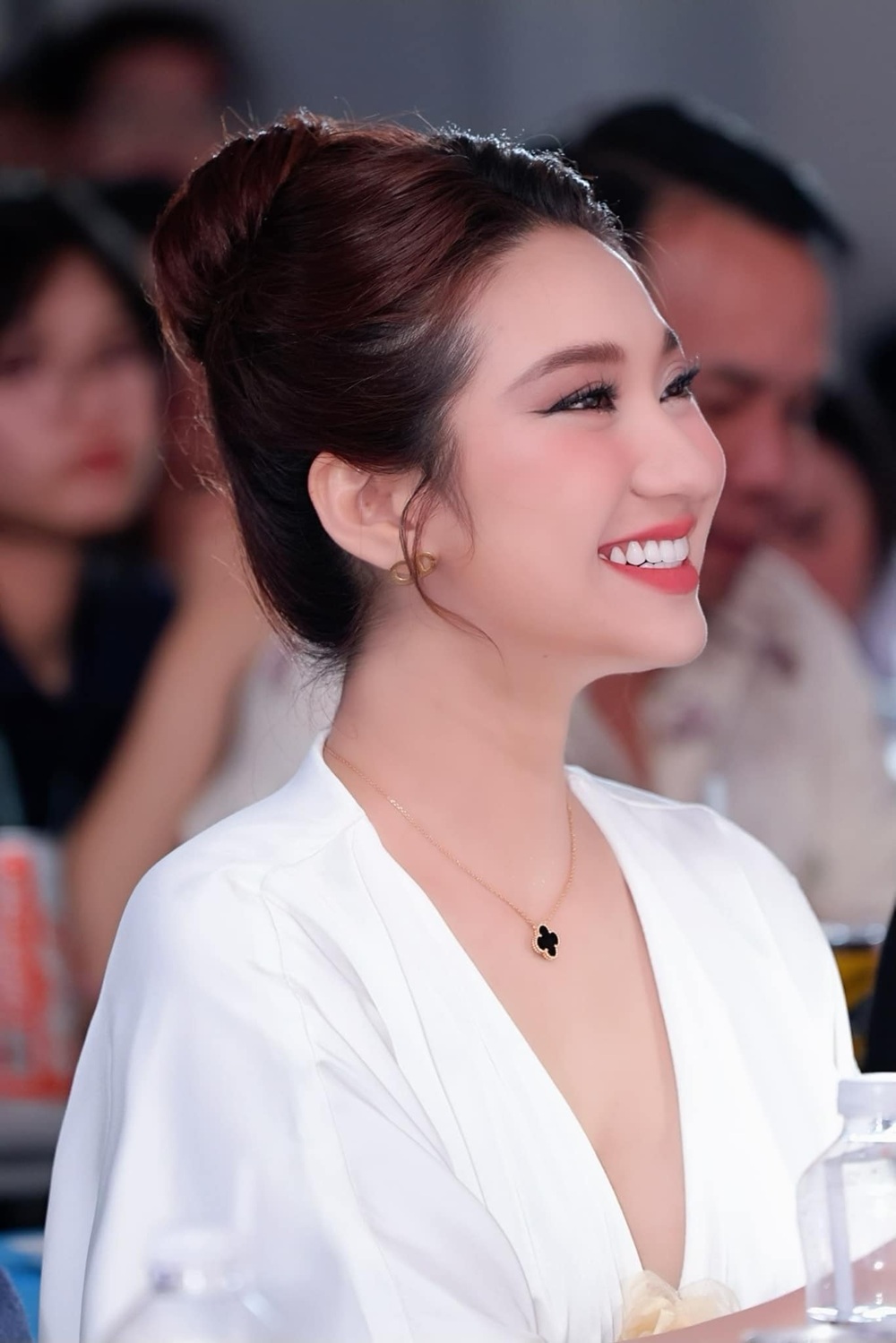 Nữ ca sĩ hủy h&ocirc;n trước ng&agrave;y cưới 1 tuần, nhiều đại gia ngh&igrave;n tỷ v&acirc;y quanh: 34 tuổi mẹ vẫn chăm như em b&eacute; - Ảnh 1.